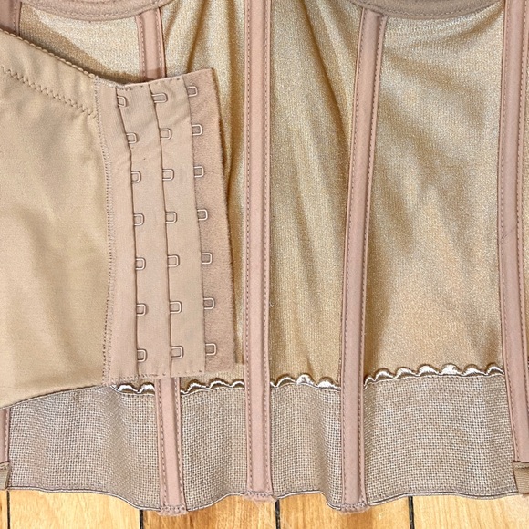Vintage 90s nude / tan strapless bustier - Picture 5 of 5